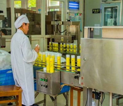 守護記憶的香 閔行這家“寶藏國貨”38年如一日的芬芳堅守